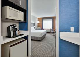 Holiday Inn Express & Suites DALLAS - DUNCANVILLE by IHG 2