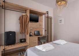 Aequor Luxury Rooms & Apartments 3