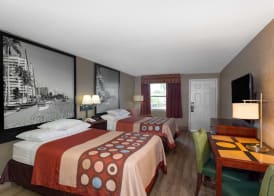 Super 8 by Wyndham Bradenton Sarasota Area 4