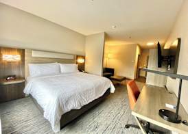 Holiday Inn Express & Suites ELYRIA by IHG 4