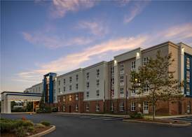 Hampton Inn & Suites Plymouth 4