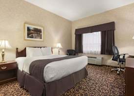 DAYS INN TORONTO EAST LAKEVIEW 4