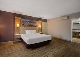 Best Western Diamond Bar Hotel & Suites 4