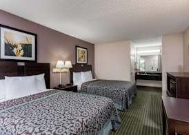 Days Inn by Wyndham Lugoff 5