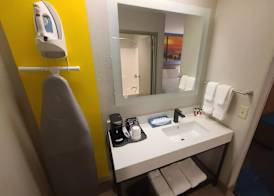 Days Inn by Wyndham Johnson Creek 5