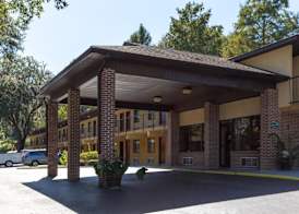 Howard Johnson by Wyndham Tallahassee 4