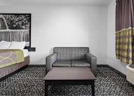 Super 8 by Wyndham Carthage TX 4