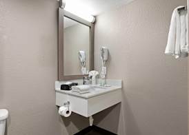 Quality Suites Wildwood - The Villages 5