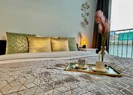 One Lux Stay near Fashion District 5