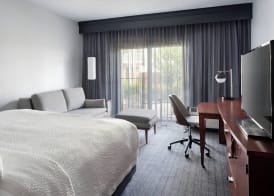 Courtyard by Marriott West Palm Beach 3