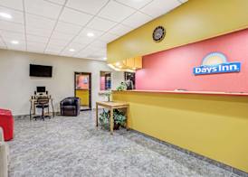 Days Inn by Wyndham Bradenton - Near the Gulf 3