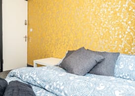 Shirley House 3, Guest House, Self Catering, Self Check in with Smart Locks, Use of Fully Equipped Kitchen, close to City Centre, Ideal for Longer Stays, Walking Distance to BAT, 20 min Drive to Fawle 3