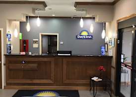 Days Inn by Wyndham Baytown East 4