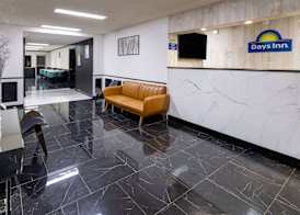 Days Inn by Wyndham Columbia 3