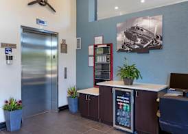 Avion Inn Near LGA Airport, an Ascend Collection Hotel 2
