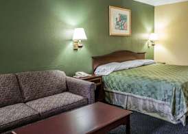 Rodeway Inn & Suites Plymouth Hwy 64 4