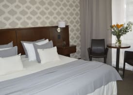 Ian Hotel 5