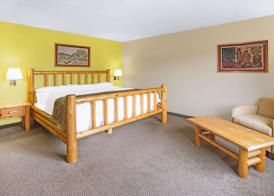 Super 8 by Wyndham Davenport 4
