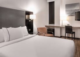 AC Hotel Palacio Universal by Marriott 5