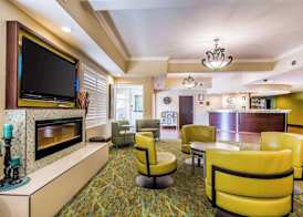 Comfort Suites Fresno River Park 4