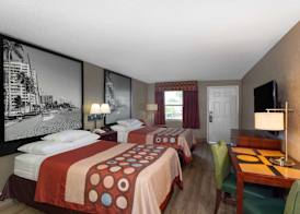 Super 8 by Wyndham Bradenton Sarasota Area 4
