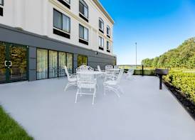 Spark by Hilton Tupelo 4