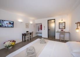 Myrsini's Luxury Suites 2