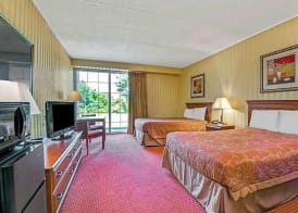 HomeSpring Inn & Studios 2
