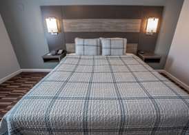 Hyannis Plaza Hotel 4