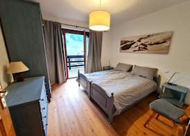 Apartment With Balcony and Mountain Views 2