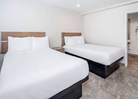Super 8 by Wyndham Bakersfield CA Near Airport 4