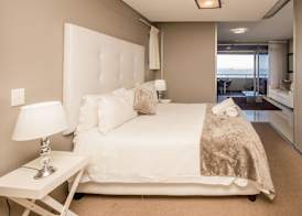 Infinity - Stunning 1 bedroom apartment with sea & mountain views 4