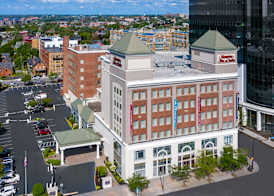 Hampton Inn & Suites Buffalo Downtown 2
