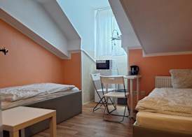 2-Rent Group Hostel Rooms AUB162 5