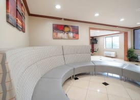 OYO Townhouse Houston Airport North 3