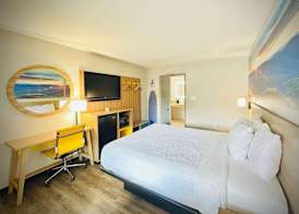 Days Inn Alexandria by Wyndham 5