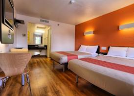 Super 8 by Wyndham Petaluma 4