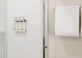Holiday Inn Express & Suites Overland Park South by IHG 3