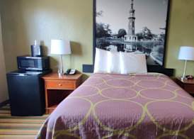 Super 8 by Wyndham Champaign 5
