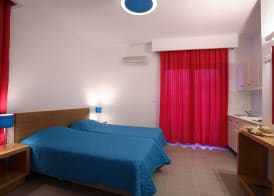 Iris Skiathos 5