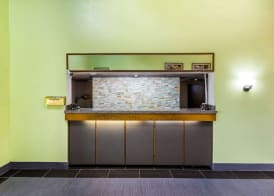 Rodeway Inn Knoxville East 5