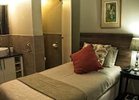 Rest-a-While Guest House - Pretoria 5