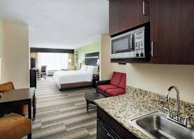 Holiday Inn Express & Suites I-26 & US 29 AT WESTGATE MALL by IHG 3