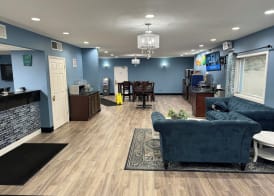 Quality Inn & Suites Cincinnati Uptown Norwood 2