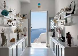 Oia Treasures Art Suites 2
