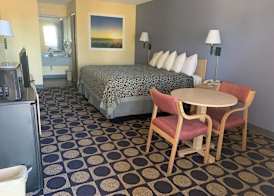 Days Inn by Wyndham Byron 5