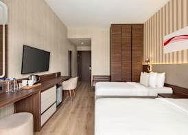 Ramada By Wyndham Cesme 4