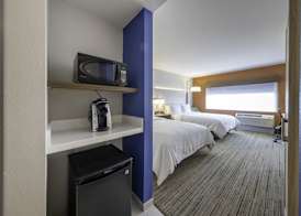 Holiday Inn Express & Suites STAUNTON by IHG 3
