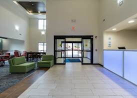 Holiday Inn Express & Suites SOUTH BEND - NOTRE DAME UNIV. by IHG 3