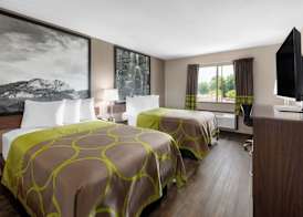Super 8 by Wyndham Fairmont 5